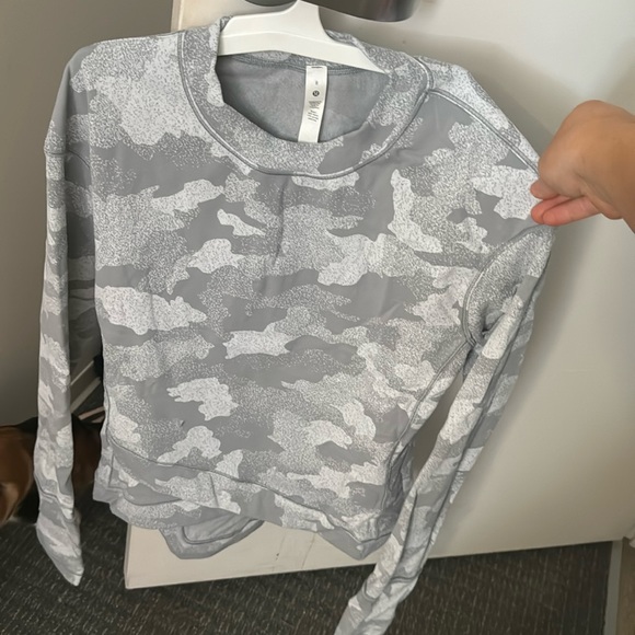 Grey Lulu long sleeve!! Only worn a few times - Picture 1 of 4
